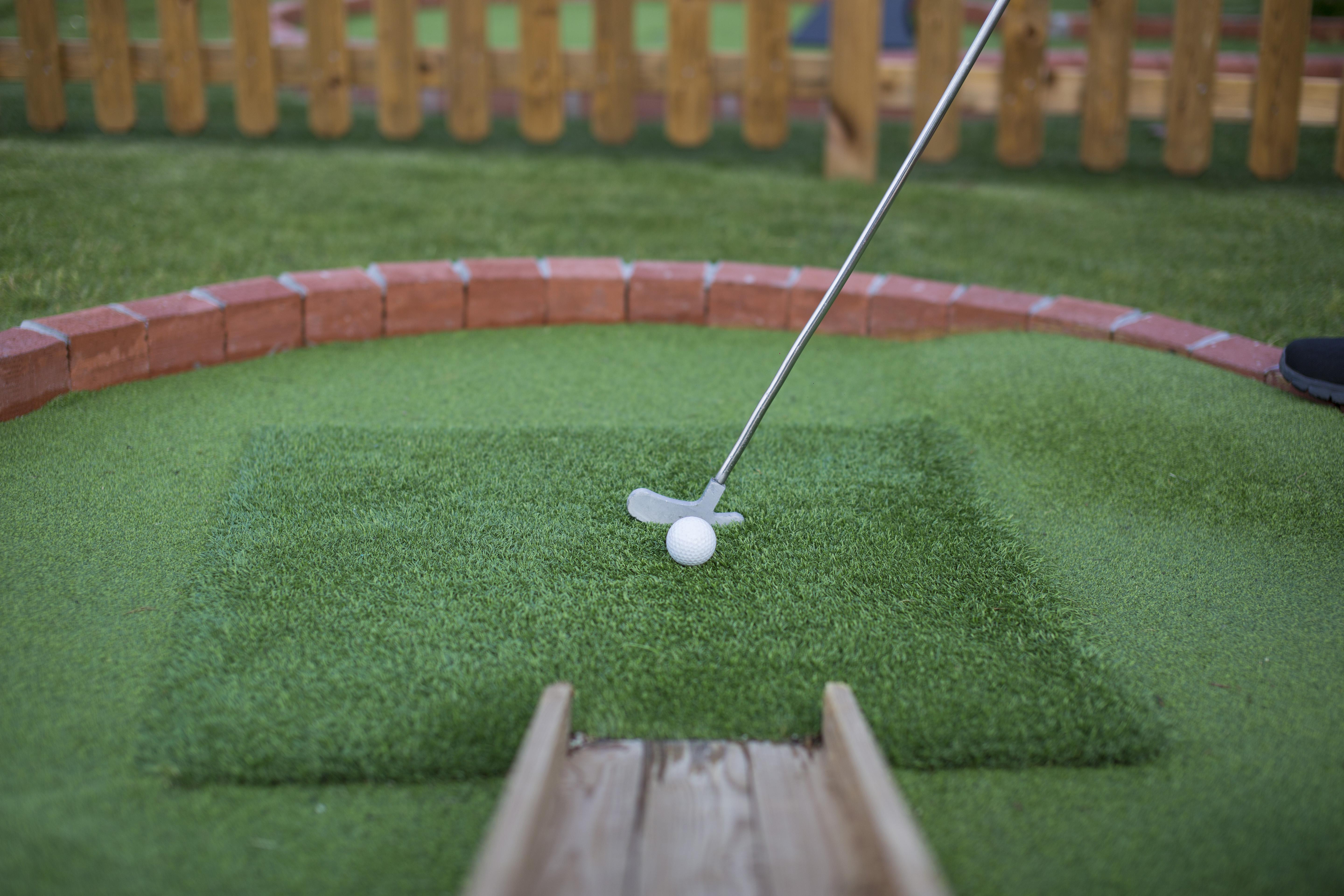 Lara Barut Collection-Ultra All Inclusive Antalia Esterno foto A mini golf ball and putter