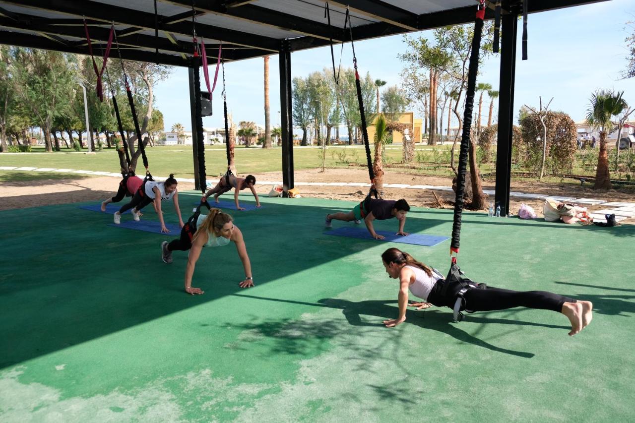 Lara Barut Collection-Ultra All Inclusive Antalia Esterno foto A group of women doing yoga at the park