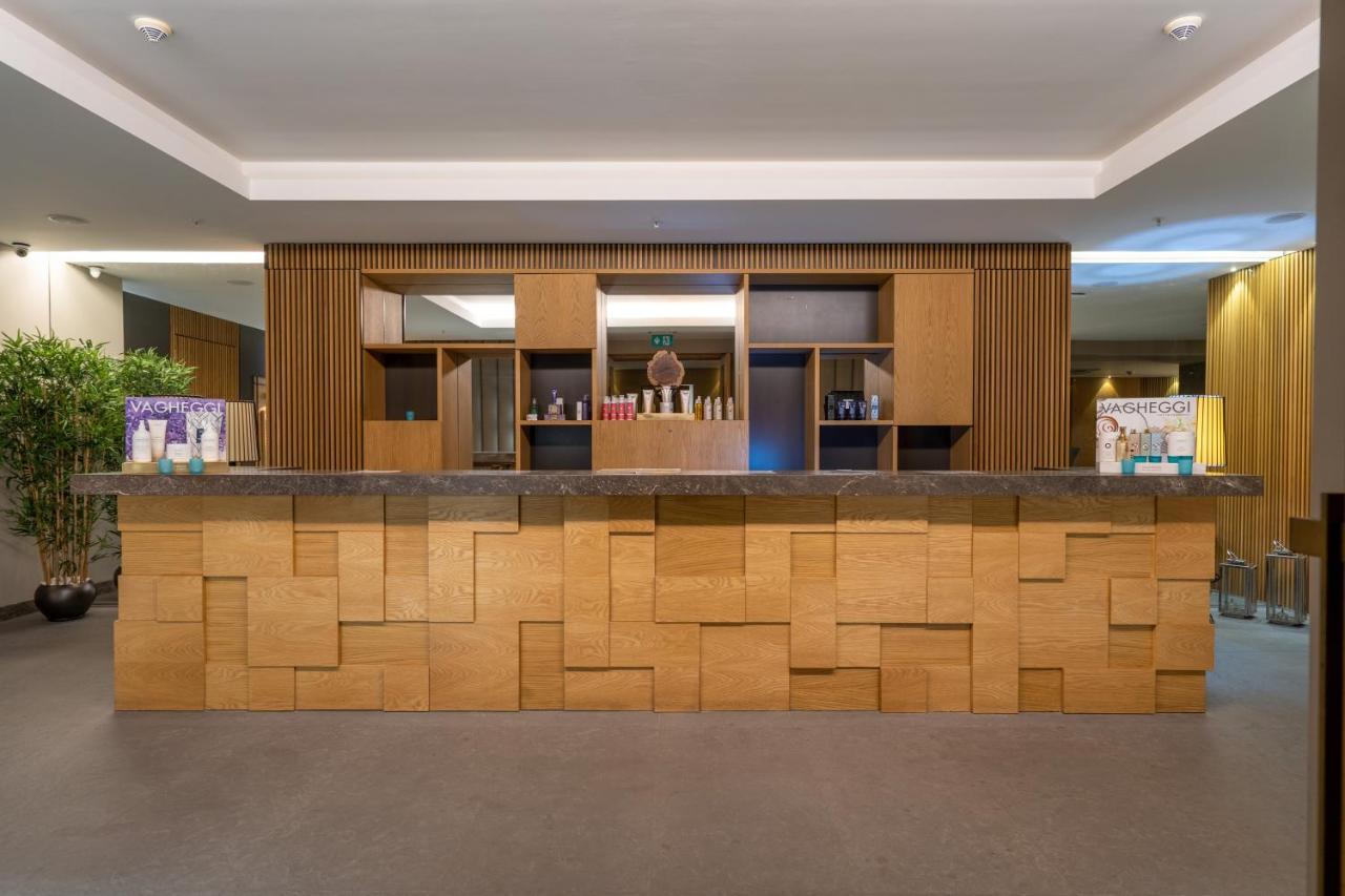 Lara Barut Collection-Ultra All Inclusive Antalia Esterno foto Reception desk at the hotel