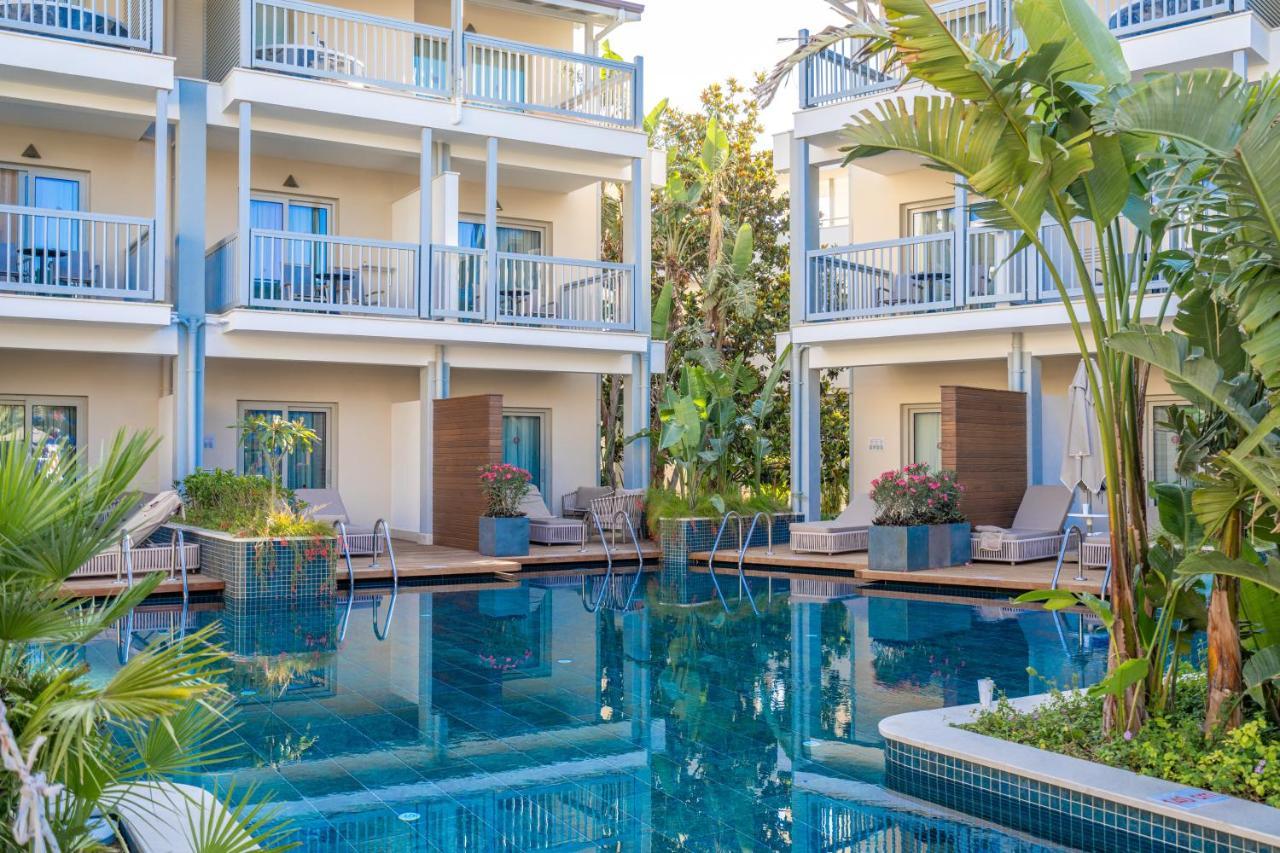 Lara Barut Collection-Ultra All Inclusive Antalia Esterno foto The swimming pool at the hotel